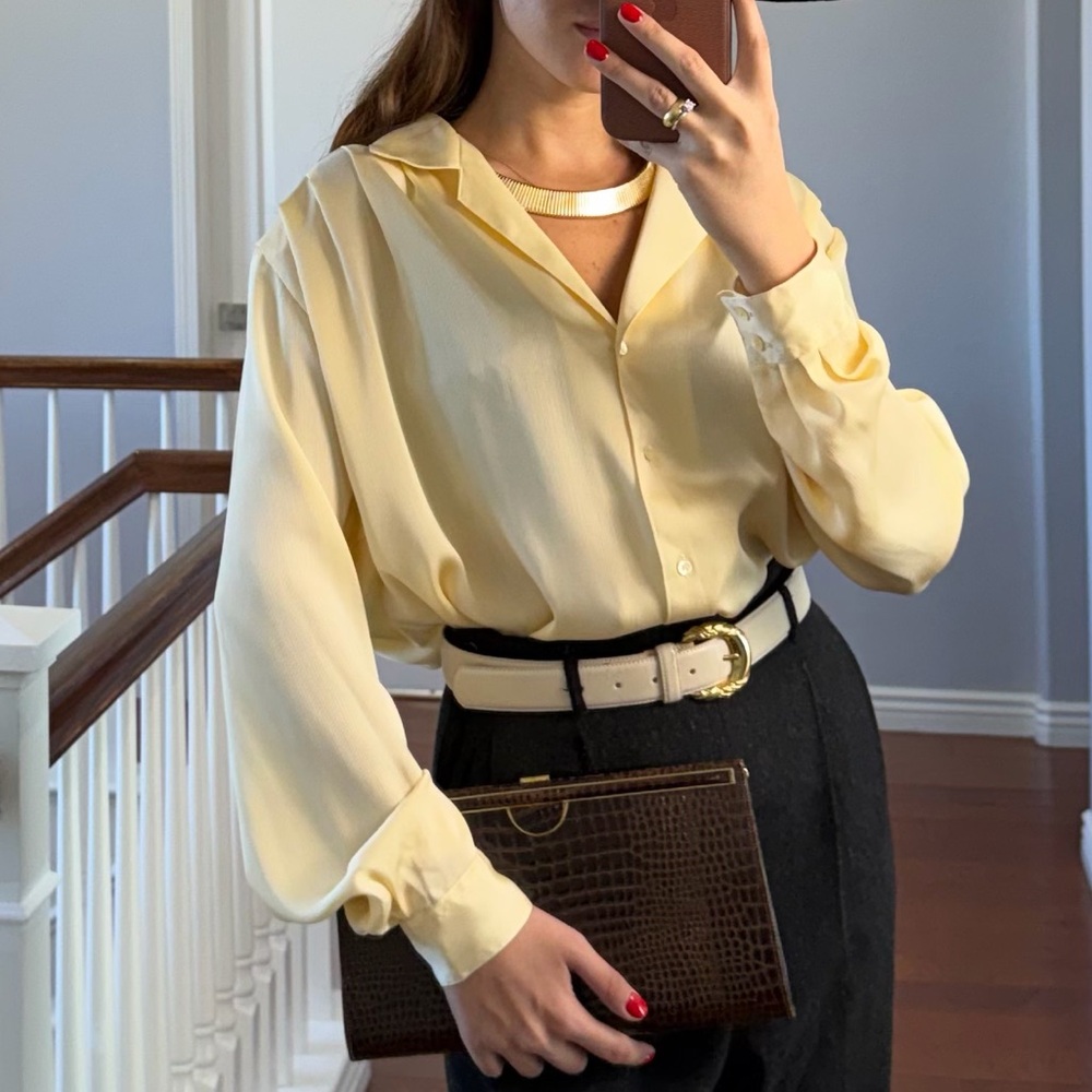 Elegant Yellow Blouse with beautiful shoulders - Picture 4 of 5